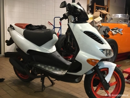 Aprilia SR 50 wit